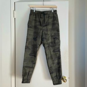 American Eagle Outfitters (US XS) green camo pants.